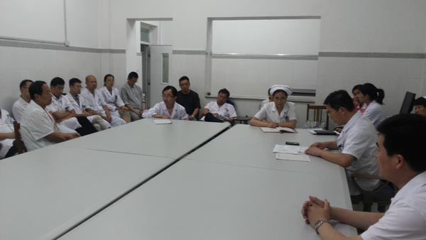 康復(fù)科黨支部召開(kāi)黨員大會(huì).jpg