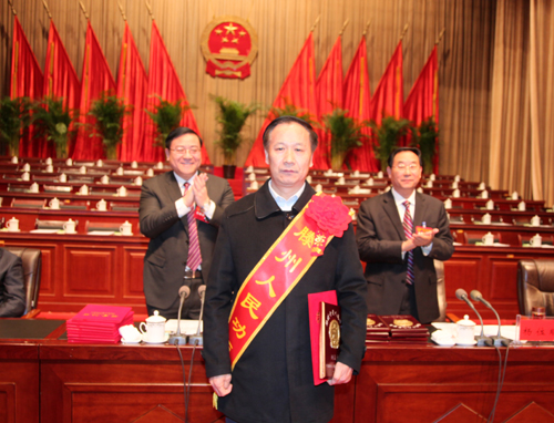 劉春安被授予“滕州人民功臣”榮譽稱號.jpg