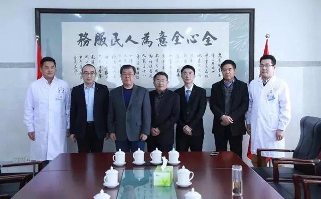 我院舉辦楊秀成同志、胥杰同志“援非”歡送會